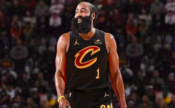 开云体育官方入口-仅一夜！NBA诞生9笔大交易！快船闹剧终结，骑士招募詹姆斯